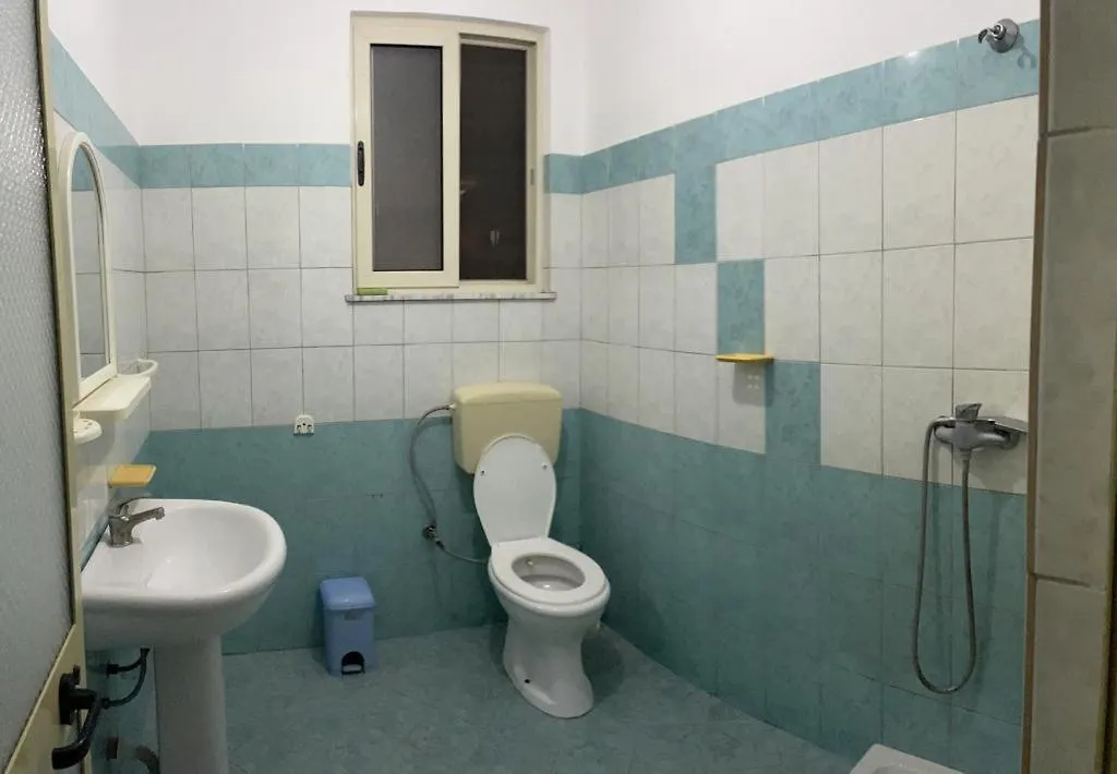 Arta Guesthouse Durrës 0*,